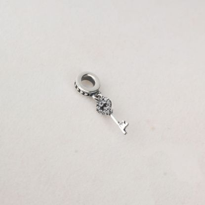 صورة charm فضة 925 على شكل مفتاح وقلب